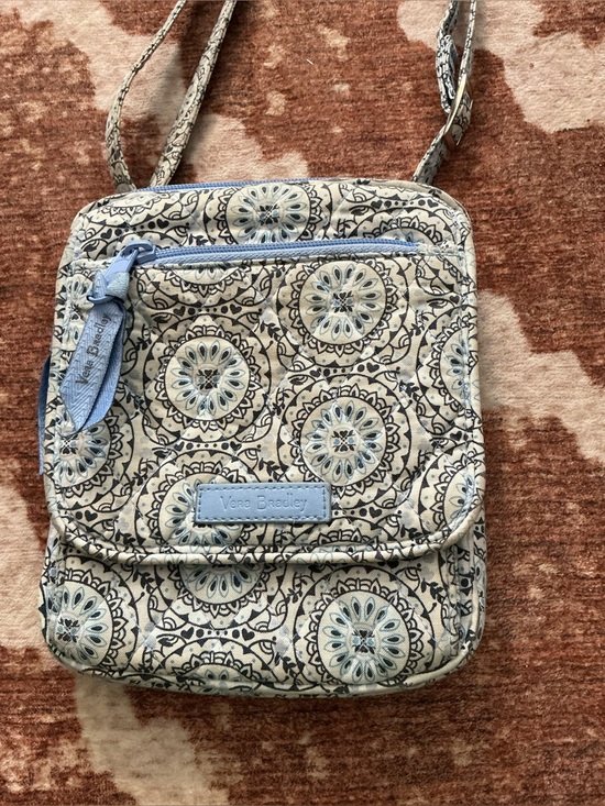 Vera Bradley Handbags - Vera Bradley Cream and Light Blue Medallion Sullivan Crossbody